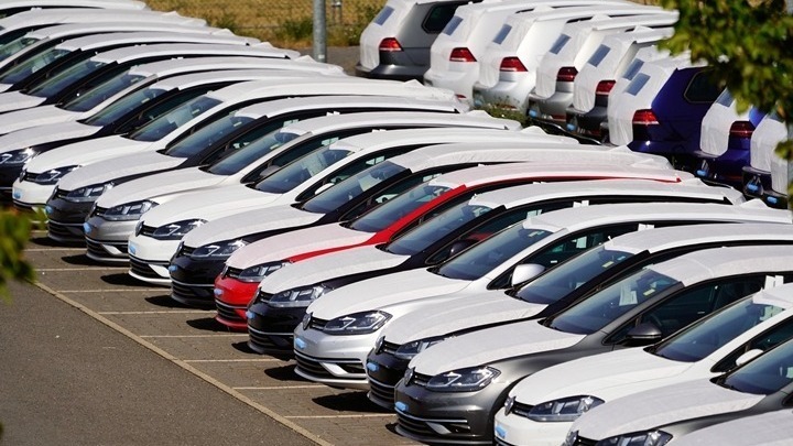 Μειώθηκαν οι πωλήσεις καινούργιων αυτοκίνητων στην ΕΕ τον Ιούλιο και τον Αύγουστ