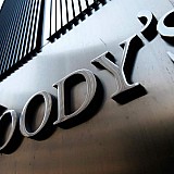 Moody’s: Κάτω από το 150% του ΑΕΠ το χρέος το 2025 – Η εκτίμηση για τις εκλογές