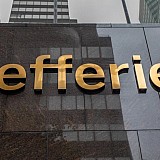 Jefferies για τράπεζες: Ευνοϊκές οι τάσεις σε επιτόκια, δάνεια, τουρισμό