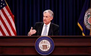 Η Federal Reserve διατήρησε αμετάβλητα τα επιτόκια δανεισμού