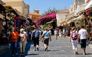 Αυξημένη κατά 10% η ταξιδιωτική κίνηση των Ελλήνων το καλοκαίρι