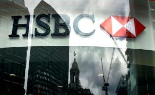 HSBC: Γιατί βλέπει "μισογεμάτο" το ποτήρι για την Ελλάδα