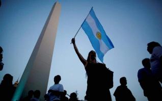 Στα πρόθυρα κατάρρευσης και πάλι η Αργεντινή