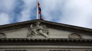 Η Τράπεζα της Αγγλίας προειδοποιεί για κινδύνους από φούσκα στις μετοχές