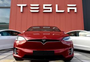 Χαμηλότερες των εκτιμήσεων οι παραδόσεις αυτοκινήτων της Tesla το γ' τρίμηνο