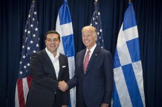 Xρέος και προσφυγικό στη συνάντηση Τσίπρα με τον αντιπρόεδρο των ΗΠΑ