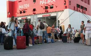 ΕΛΣΤΑΤ: Αυξήθηκε κατά 3,1% η συνολική διακίνηση επιβατών στα λιμάνια στο δ΄ τρίμηνο