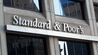 Standard & Poor's: Αναβάθμιση της Ελλάδας σε "ΒΒ-" από "B+"