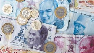 Ελεύθερη πτώση της τουρκικής λίρας έναντι ευρώ και δολαρίου