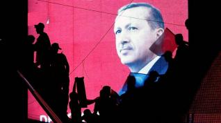Ερντογάν: Έφυγε πρόεδρος, γύρισε σουλτάνος