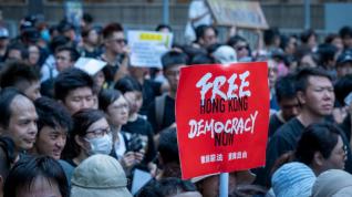Συντριπτική νίκη των φιλοδημοκρατικών στο Χονγκ Κονγκ