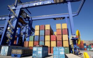Πτώση 4,2% στη διακίνηση κοντέινερ από το λιμάνι του Πειραιά τον Νοέμβριο