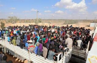 Σοκ και δέος για τα σύγχρονα σκλαβοπάζαρα στη Λιβύη