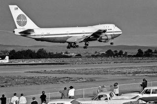 Business Stories: Γιατί τα αεροσκάφη πετούσαν επίτηδες μισογεμάτα