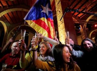 Καταλονία: Απόλυτη πλειοψηφία για τους αυτονομιστές, βαριά ήττα για Ραχόι