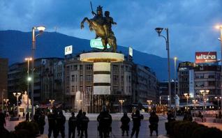 Οριακές ισορροπίες στα Σκόπια