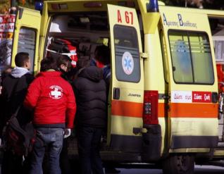 Σκάνδαλο: Προσέλαβαν στα νοσοκομεία κομμώτριες και... σαλεπιτζήδες!