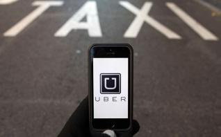 Αποψη: Πόσο δίκαιος είναι ο πόλεμος των ταξί εναντίον της Uber;